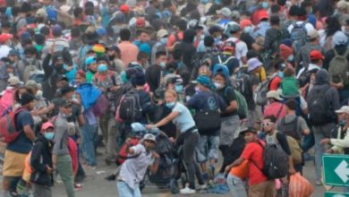 Photo of Nuevos enfrentamientos entre la caravana de migrantes y la Policía de Guatemala